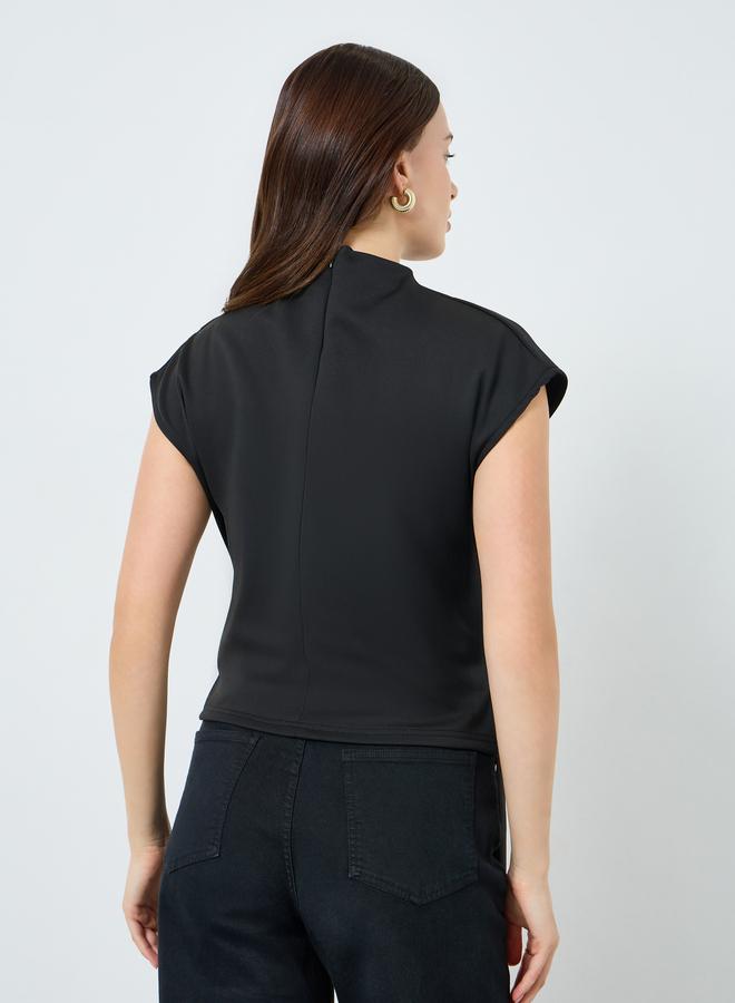 ستايلي بلوزة بياقة عالية وحزام - Image 5